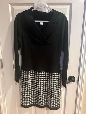 VENUS Black & White Houndstooth Long-Sleeve Sweater Dress NWOT